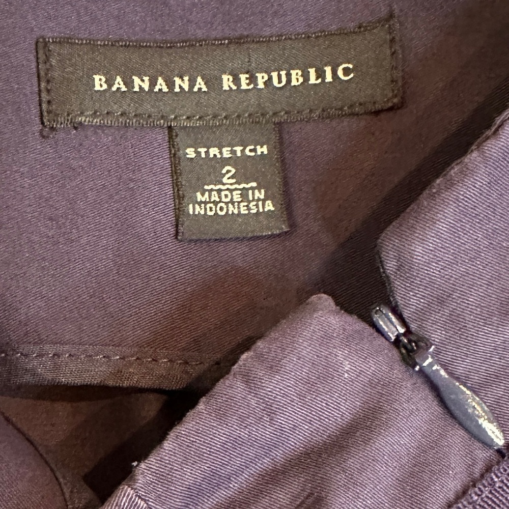 Banana Republic skirt, size 2, navy, fashion, stylish, versatile, office wear - Picture 9 of 9